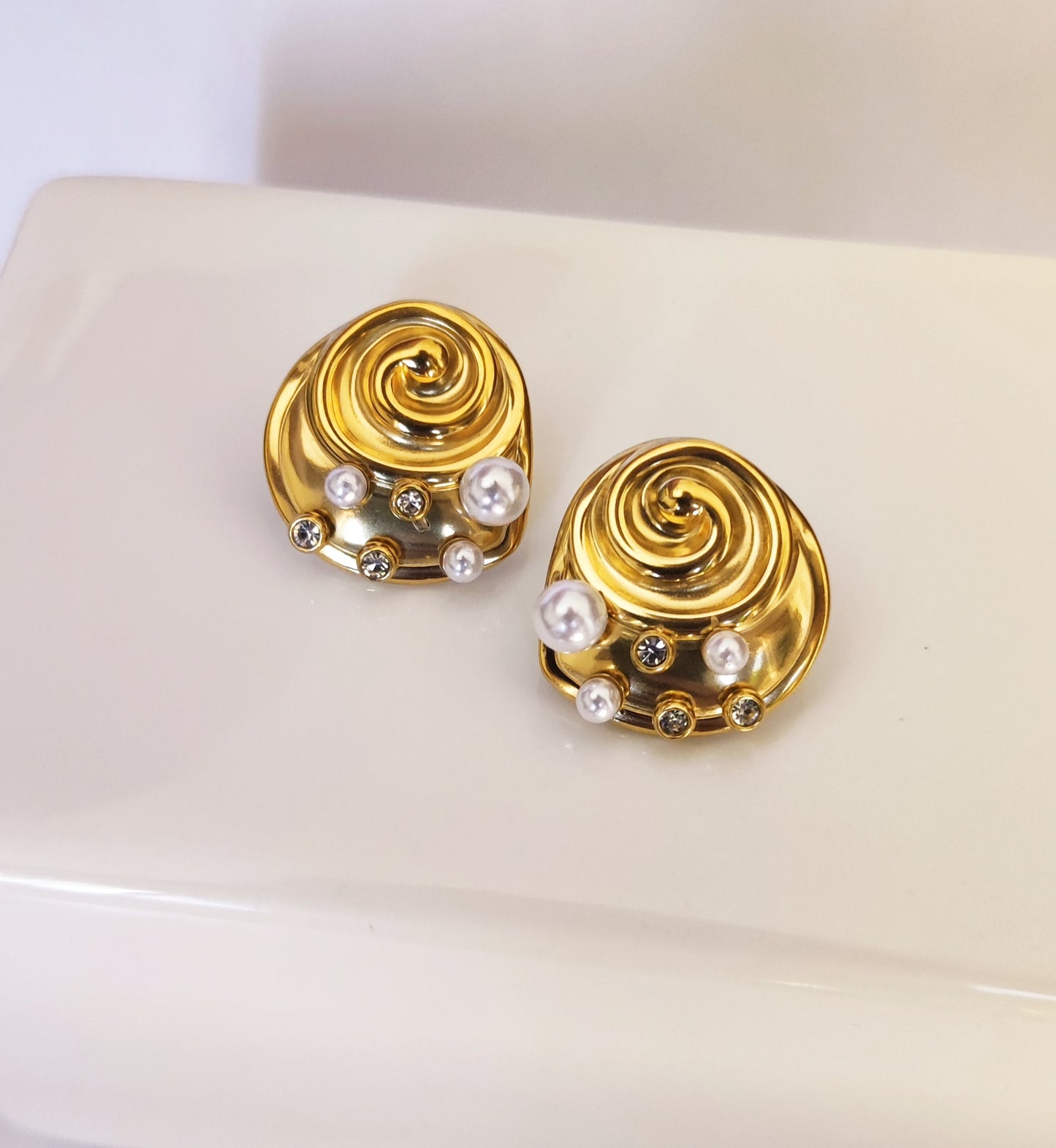 Gold Pearly Ear Studs