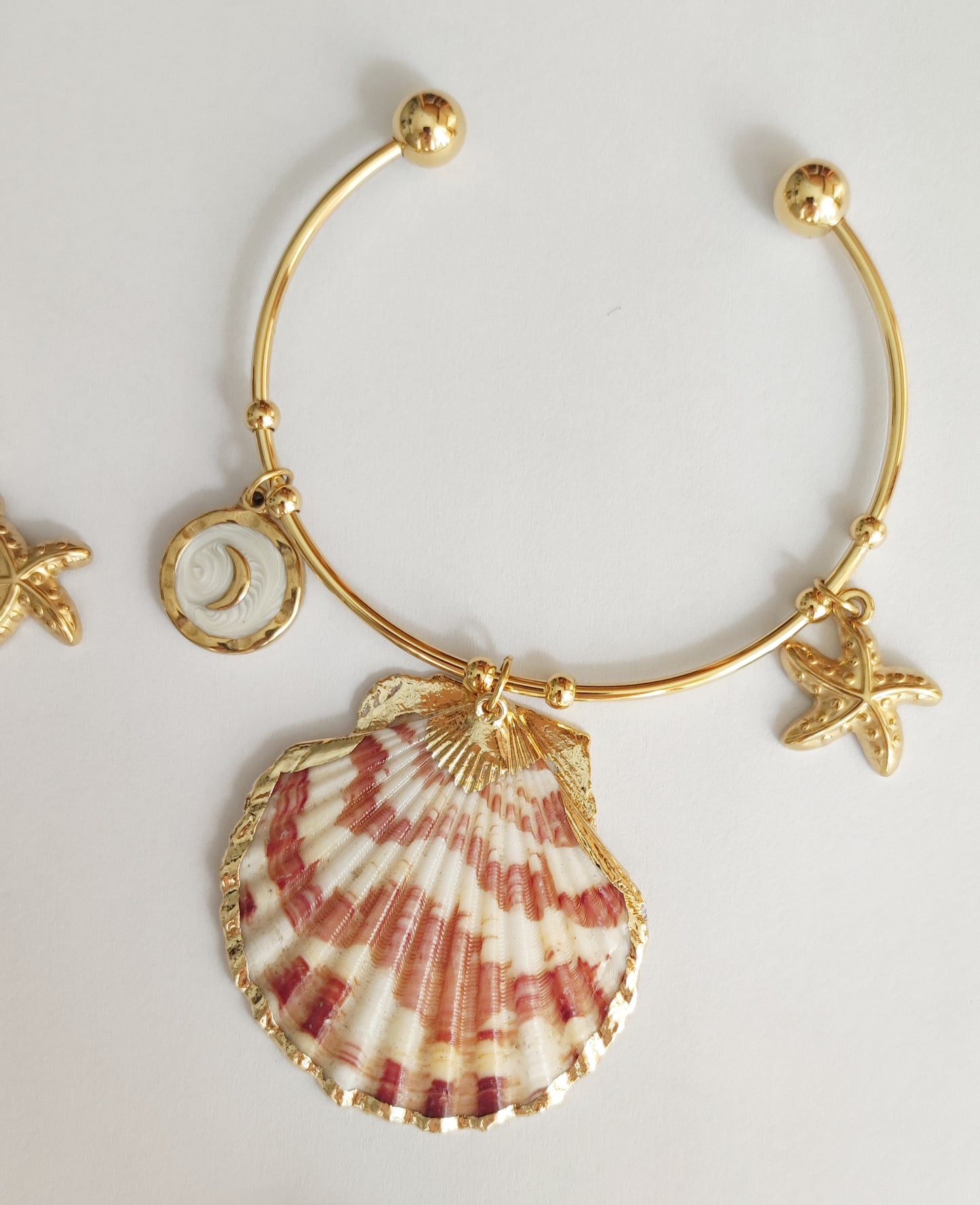 Natural SeaShell Bangle