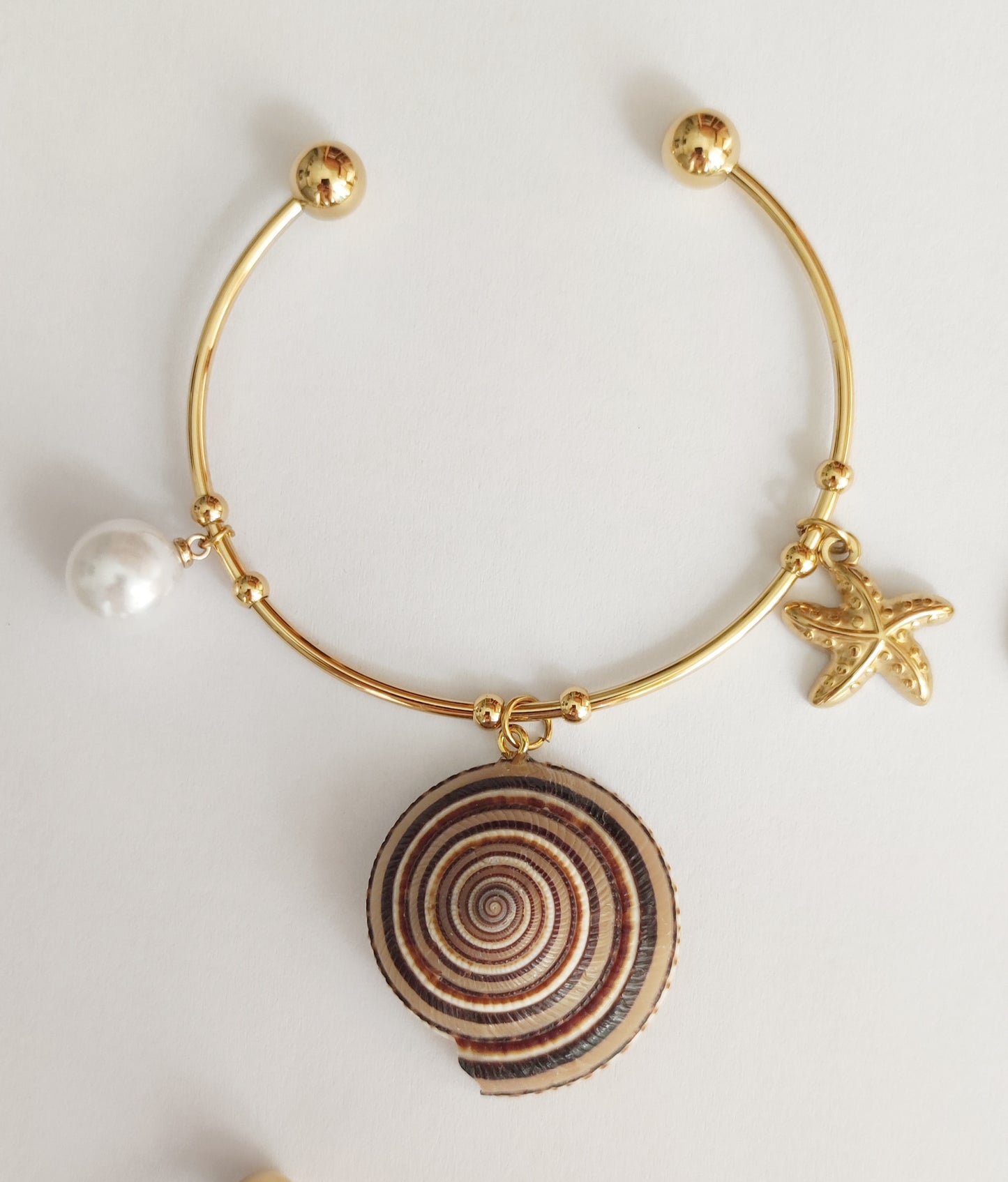 Natural SeaShell Bangle