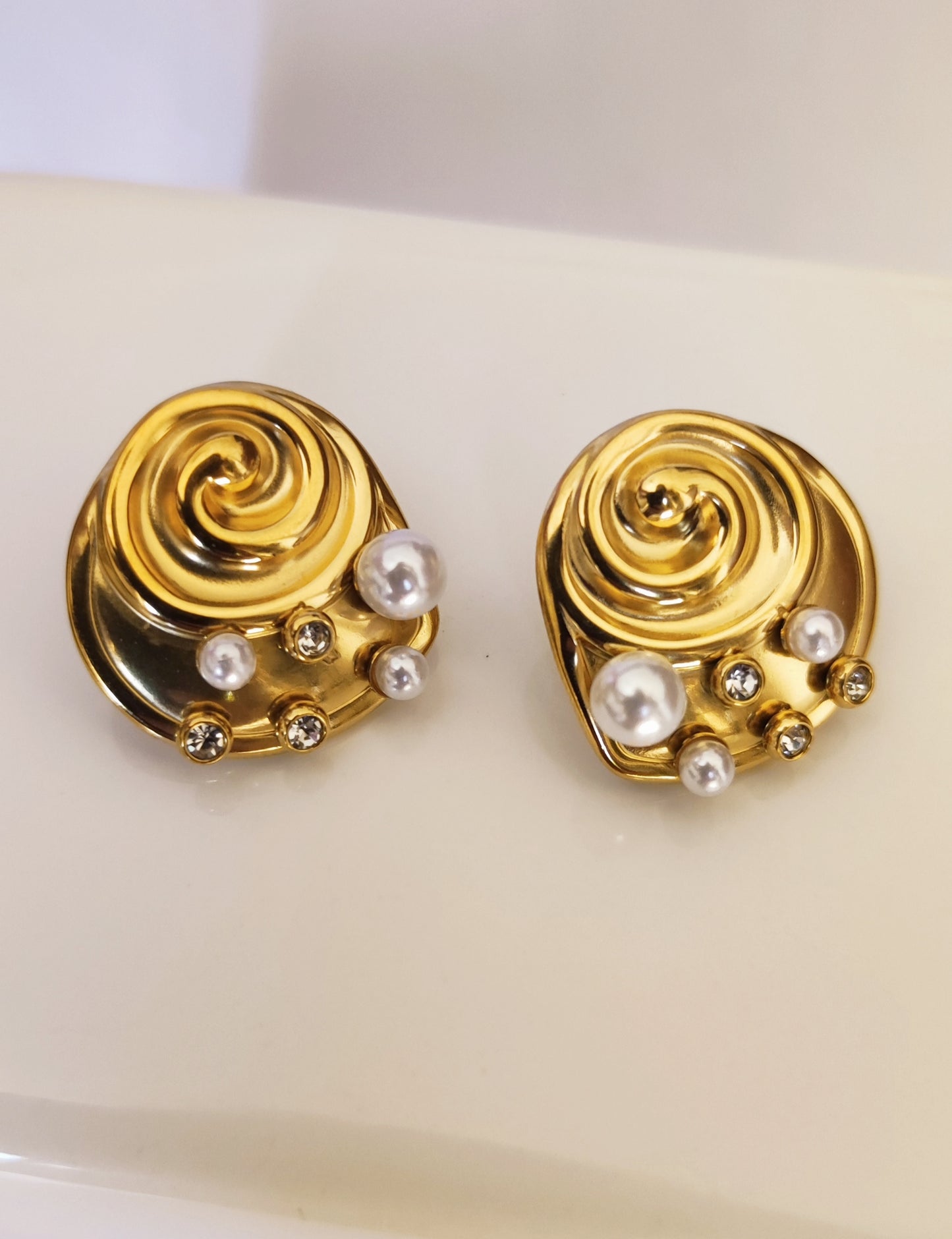 Gold Pearly Ear Studs