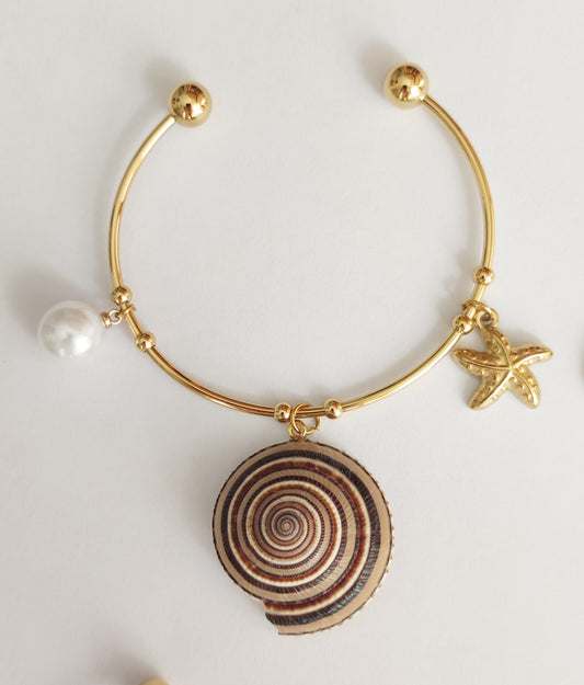 Natural SeaShell Bangle